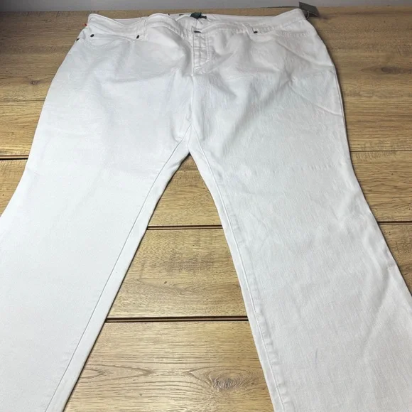 Lauren Ralph Lauren Women's White Modern Curvy Straight Leg Jeans Size 22W- NWT - Picture 1 of 8